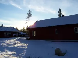 Soloppgang i snøen ved SLAPPE AV