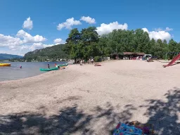 Beach at lake Vråvatn – additional view